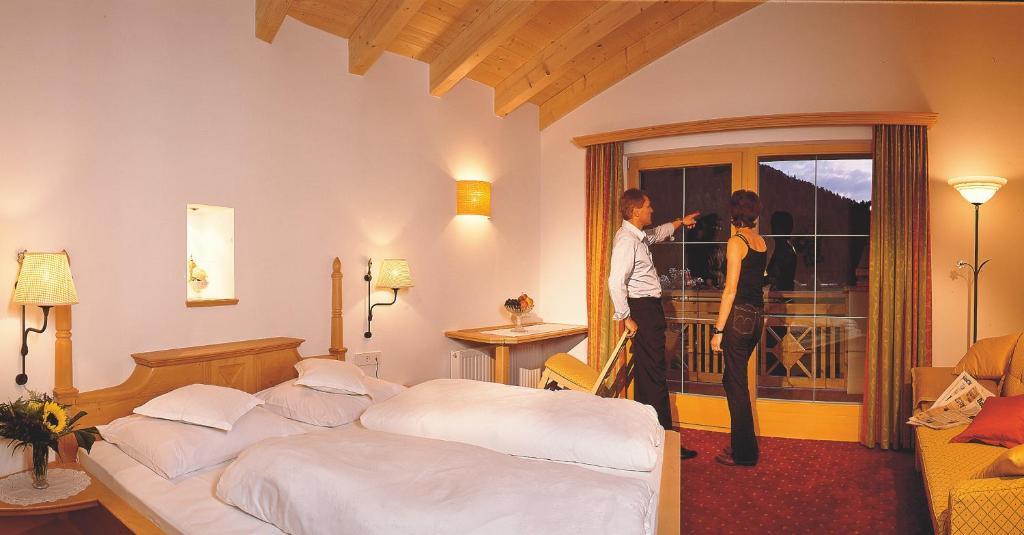 Hotel Goldener Adler Curon Venosta Quarto foto
